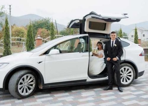 how-to-transport-your-wedding-party-and-guests-on-your-wedding-day-a-p-eii18kac